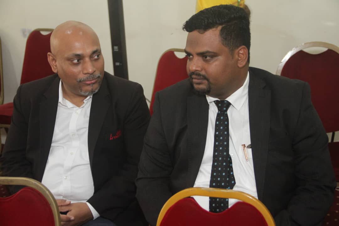 Notre principal sponsor, le laboratoire SUN PHARMA, représenté par Raoul et son assistant